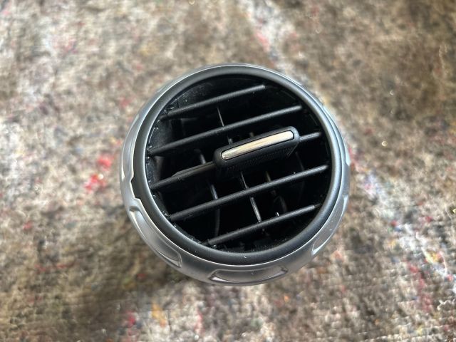 bontott AUDI TT Középső Szellőző