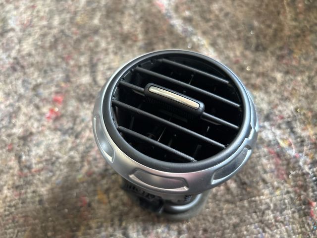 bontott AUDI TT Középső Szellőző