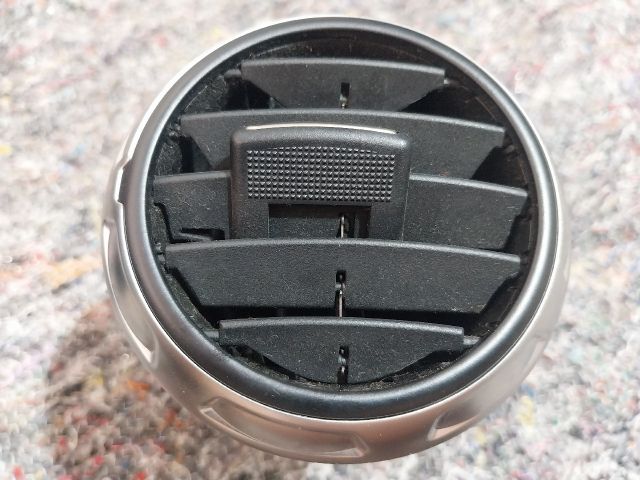 bontott AUDI TT Középső Szellőző