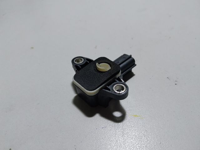 bontott AUDI TT Központi Ütközés Érzékelő