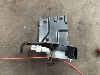 bontott AUDI TT Központizár Motor Tankajtó