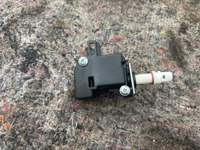 bontott AUDI TT Központizár Motor Tankajtó