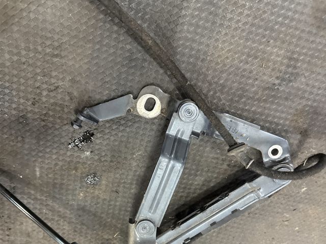 bontott AUDI TT Motorháztető Bal Zsanér