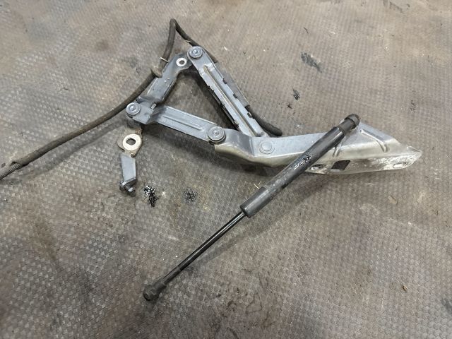 bontott AUDI TT Motorháztető Bal Zsanér