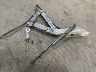 bontott AUDI TT Motorháztető Bal Zsanér