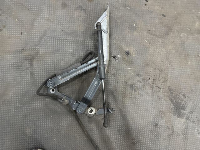 bontott AUDI TT Motorháztető Bal Zsanér