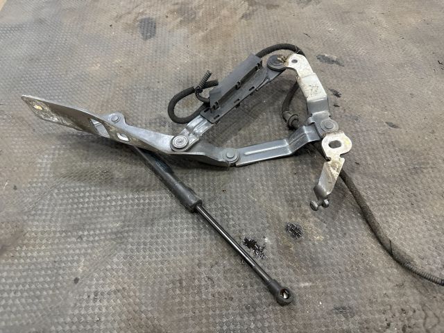 bontott AUDI TT Motorháztető Bal Zsanér