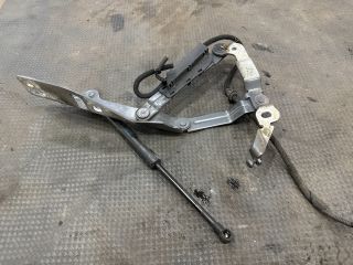 bontott AUDI TT Motorháztető Bal Zsanér