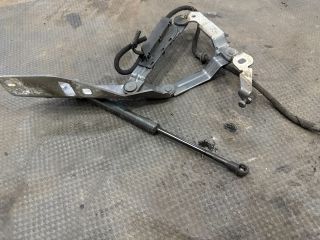 bontott AUDI TT Motorháztető Bal Zsanér