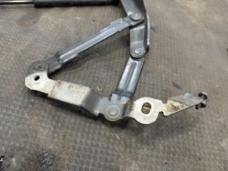 bontott AUDI TT Motorháztető Jobb Zsanér