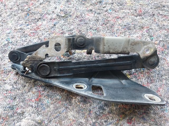 bontott AUDI TT Motorháztető Jobb Zsanér