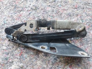 bontott AUDI TT Motorháztető Jobb Zsanér