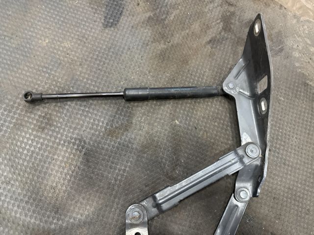 bontott AUDI TT Motorháztető Jobb Zsanér