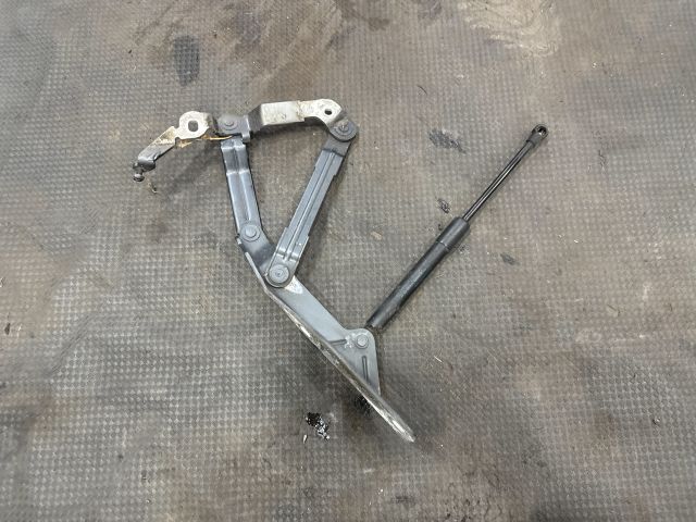 bontott AUDI TT Motorháztető Jobb Zsanér