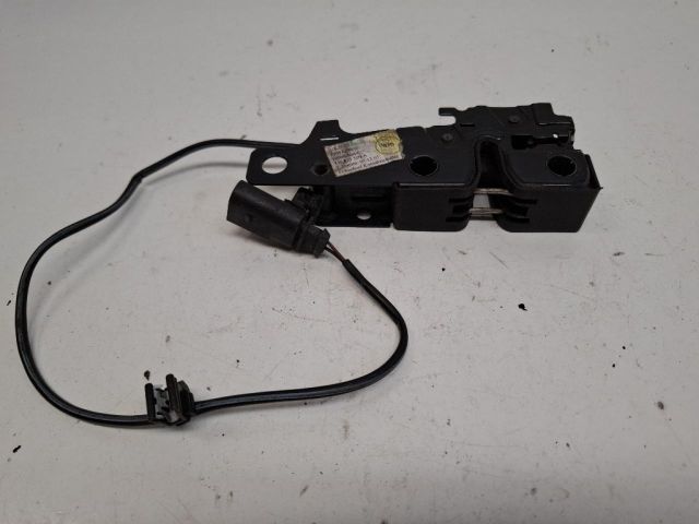 bontott AUDI TT Motorháztető Zárszerkezet