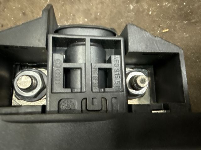 bontott AUDI TT Pozitív Kábel Elosztó