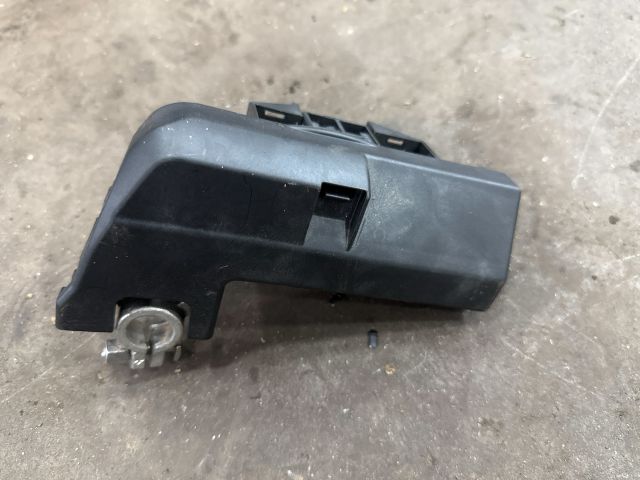 bontott AUDI TT Pozitív Kábel Elosztó