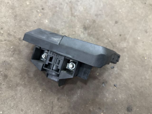 bontott AUDI TT Pozitív Kábel Elosztó