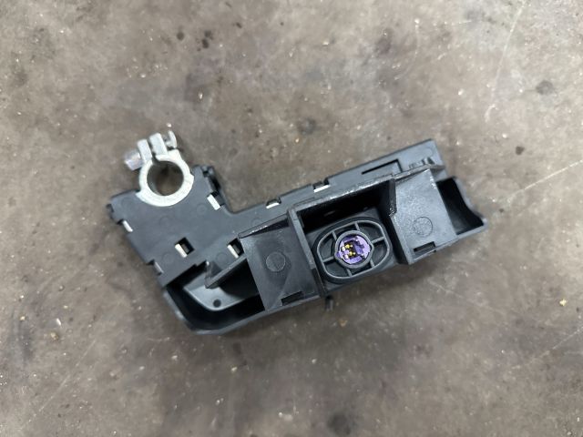 bontott AUDI TT Pozitív Kábel Elosztó