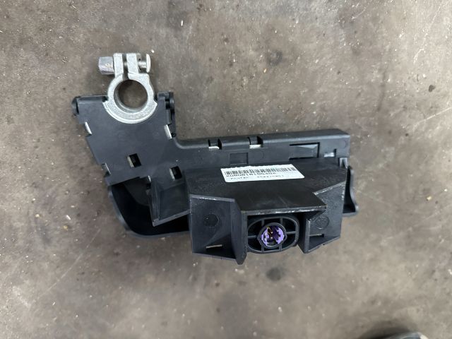 bontott AUDI TT Pozitív Kábel Elosztó