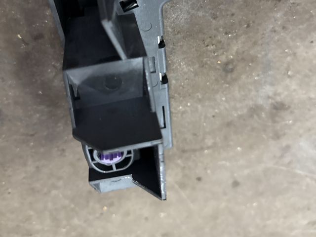 bontott AUDI TT Pozitív Kábel Elosztó