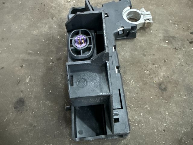 bontott AUDI TT Pozitív Kábel Elosztó