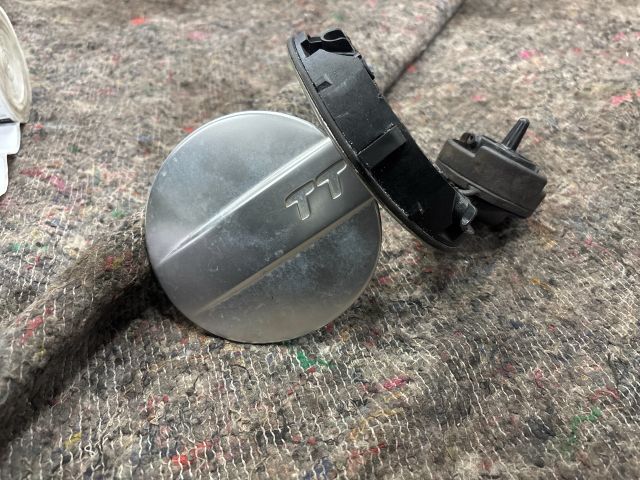 bontott AUDI TT Tankajtó