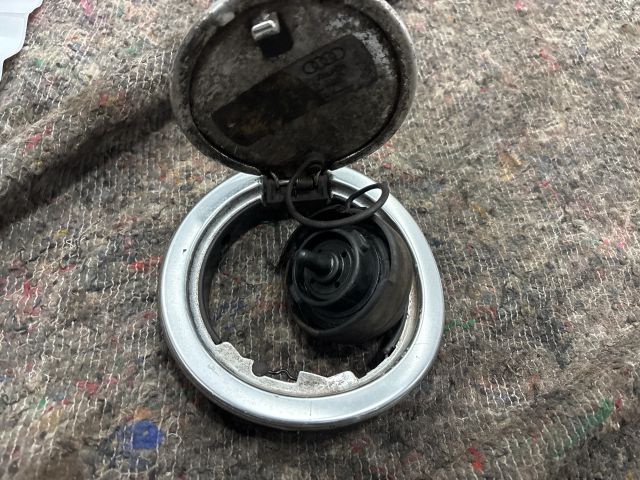 bontott AUDI TT Tankajtó