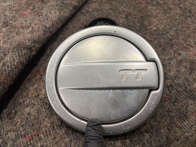 bontott AUDI TT Tankajtó