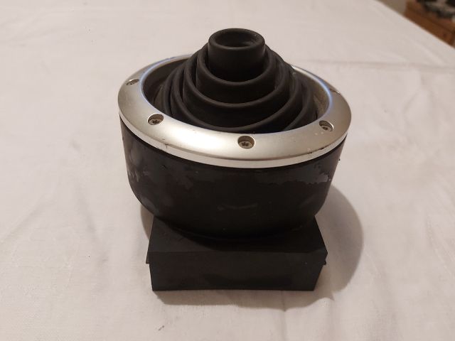 bontott AUDI TT Váltószoknya Rögzítő Keret