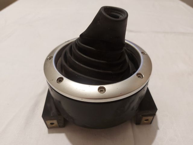 bontott AUDI TT Váltószoknya Rögzítő Keret