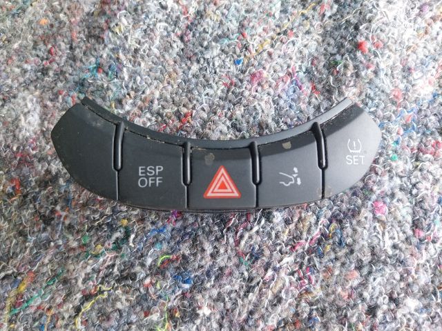 bontott AUDI TT Vészvillogó Kapcsoló