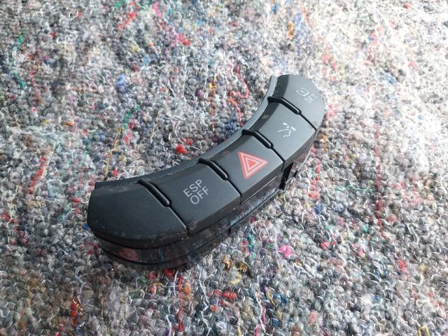 bontott AUDI TT Vészvillogó Kapcsoló