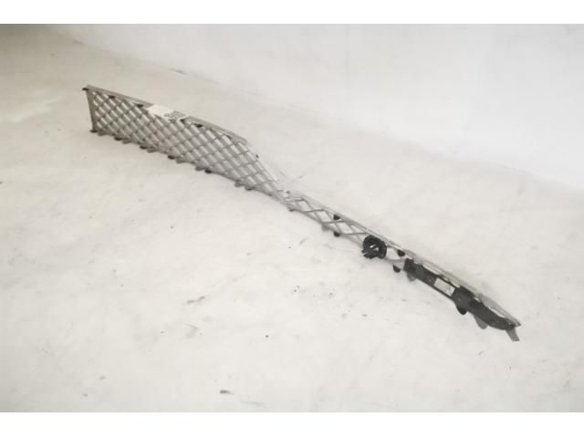 bontott BENTLEY BENTAYGA Első Lökhárító Jobb Díszrács