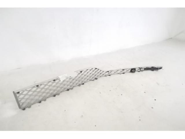 bontott BENTLEY BENTAYGA Első Lökhárító Jobb Díszrács