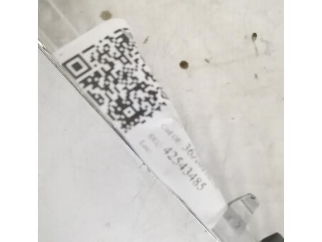 bontott BENTLEY BENTAYGA Első Lökhárító Jobb Díszrács