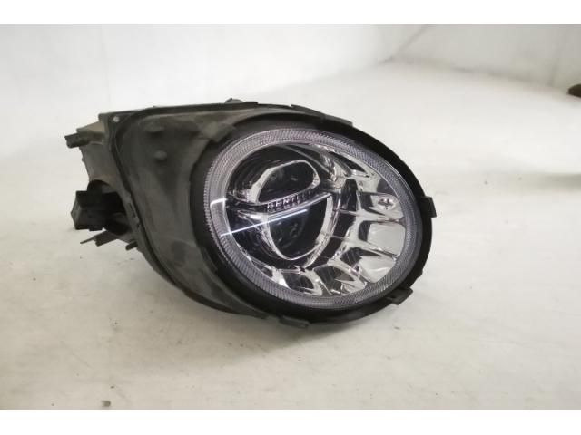 bontott BENTLEY BENTAYGA Jobb első Lámpabúra