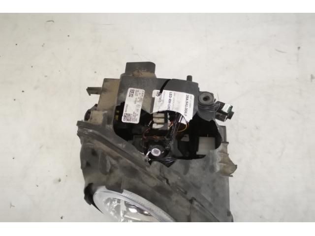 bontott BENTLEY BENTAYGA Jobb első Lámpabúra