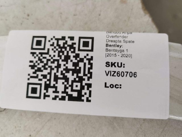 bontott BENTLEY BENTAYGA Jobb hátsó Sárvédő Díszléc