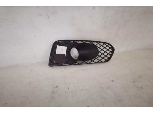 bontott BENTLEY BENTAYGA Jobb Ködlámpa Rács