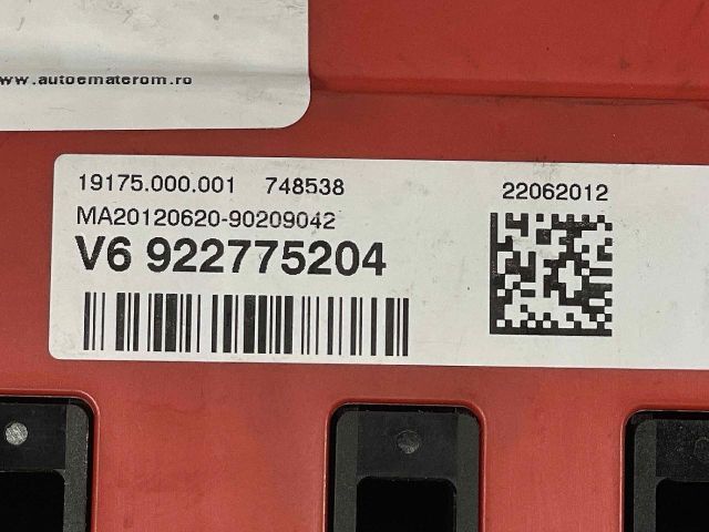 bontott BMW 1 Biztosítéktábla Motortér