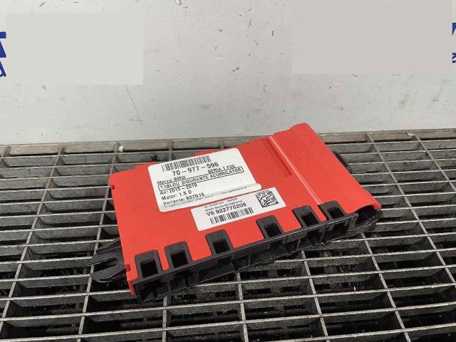 bontott BMW 1 Biztosítéktábla Motortér