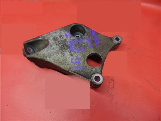 bontott BMW 1 Motor Tartó Bak (Fém)