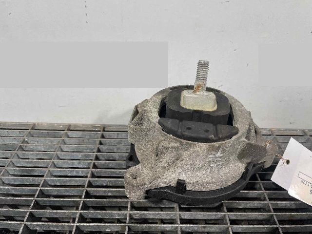 bontott BMW 1 Motor Tartó Bak (Pozíciófüggetlen)