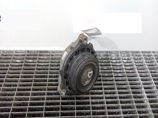 bontott BMW 1 Motor Tartó Bak (Pozíciófüggetlen)