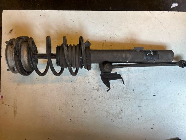 bontott BMW 1 Bal első Gólyaláb (Lengécsillapító, Rugó)