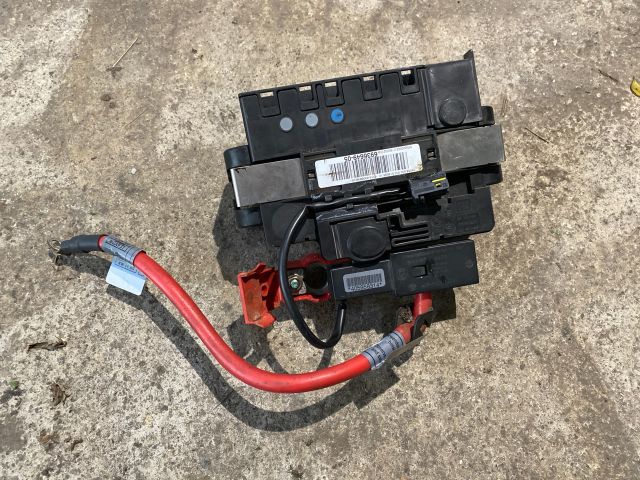 bontott BMW 1 Biztosítéktábla Motortér