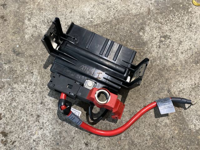 bontott BMW 1 Biztosítéktábla Motortér