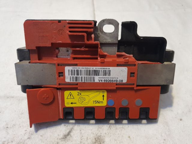 bontott BMW 1 Biztosítéktábla Motortér