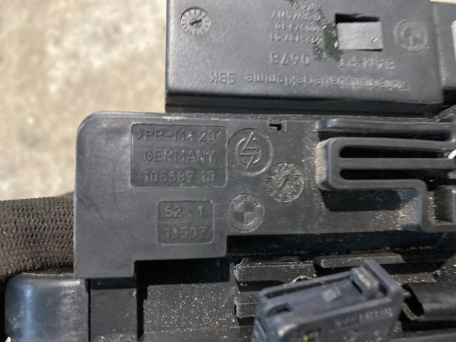 bontott BMW 1 Biztosítéktábla Motortér